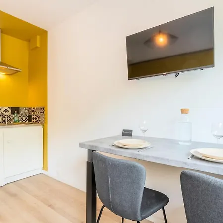 Equipped Studio With Parking